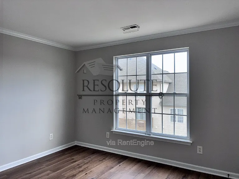9804 Grettle Ct — Photo 8