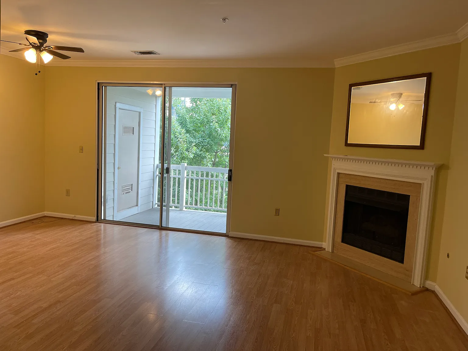 2 bed, 1140 sqft, $2,200 — Photo 2