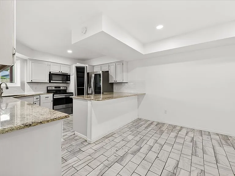 5025 Romford Dr — Photo 13