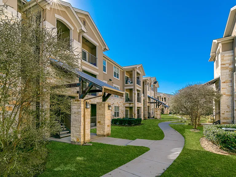 Dry Creek Ranch Apartments — Photo 8