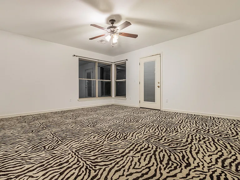 1906 Dorchester Dr — Photo 17