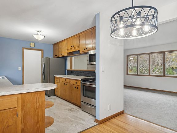5th image of 10024 Wentworth Ave S