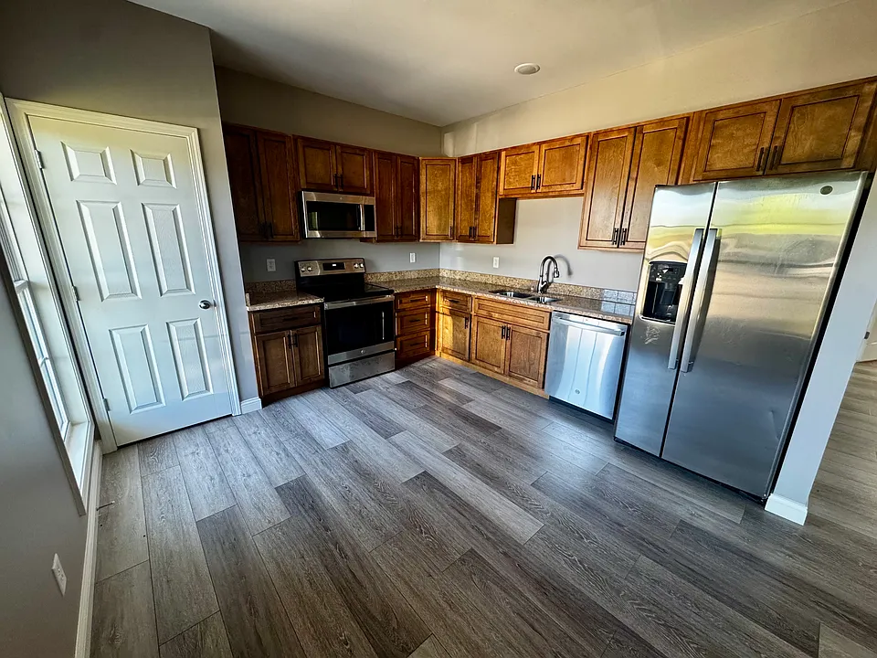 100 Muddy Springs Ln #106