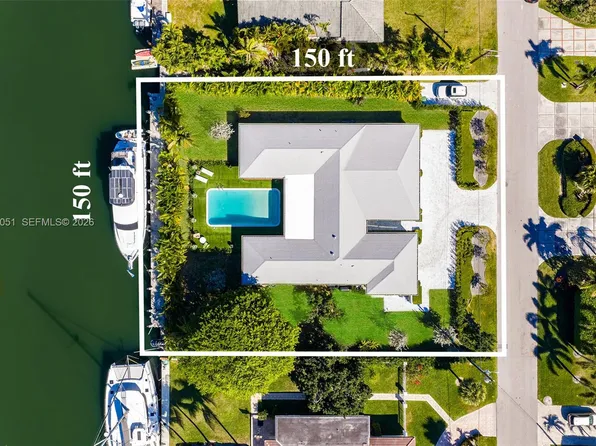 424 Alamanda Dr, Hallandale, FL 33009