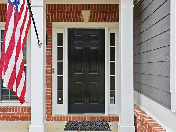 4th image of 51 Newcomb Trce