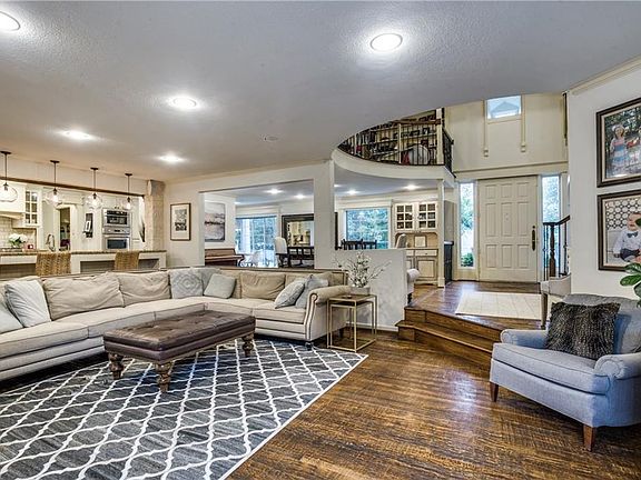 5th image of 2213 White Cliff Ln