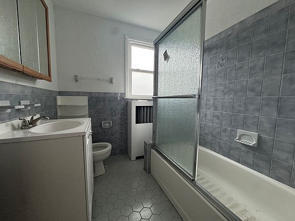 4th image of 79 Plainfield Ave Floor 2
