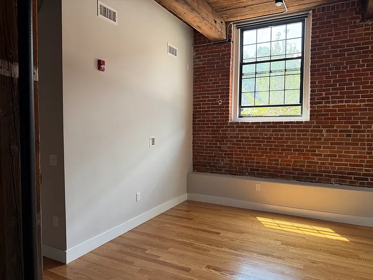 1665 Main Street — Photo 16