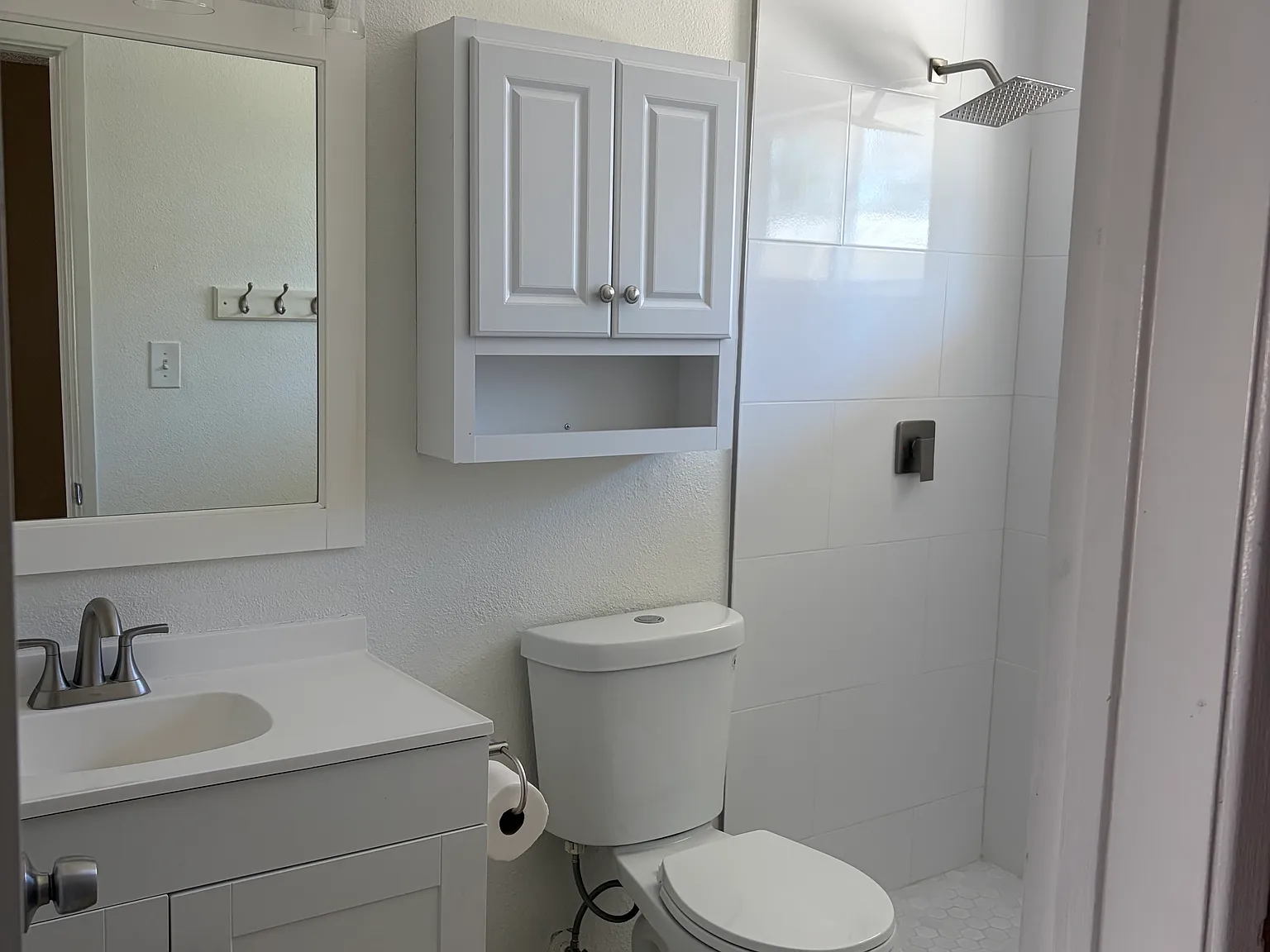 375 W Vernon Dr — Photo 2