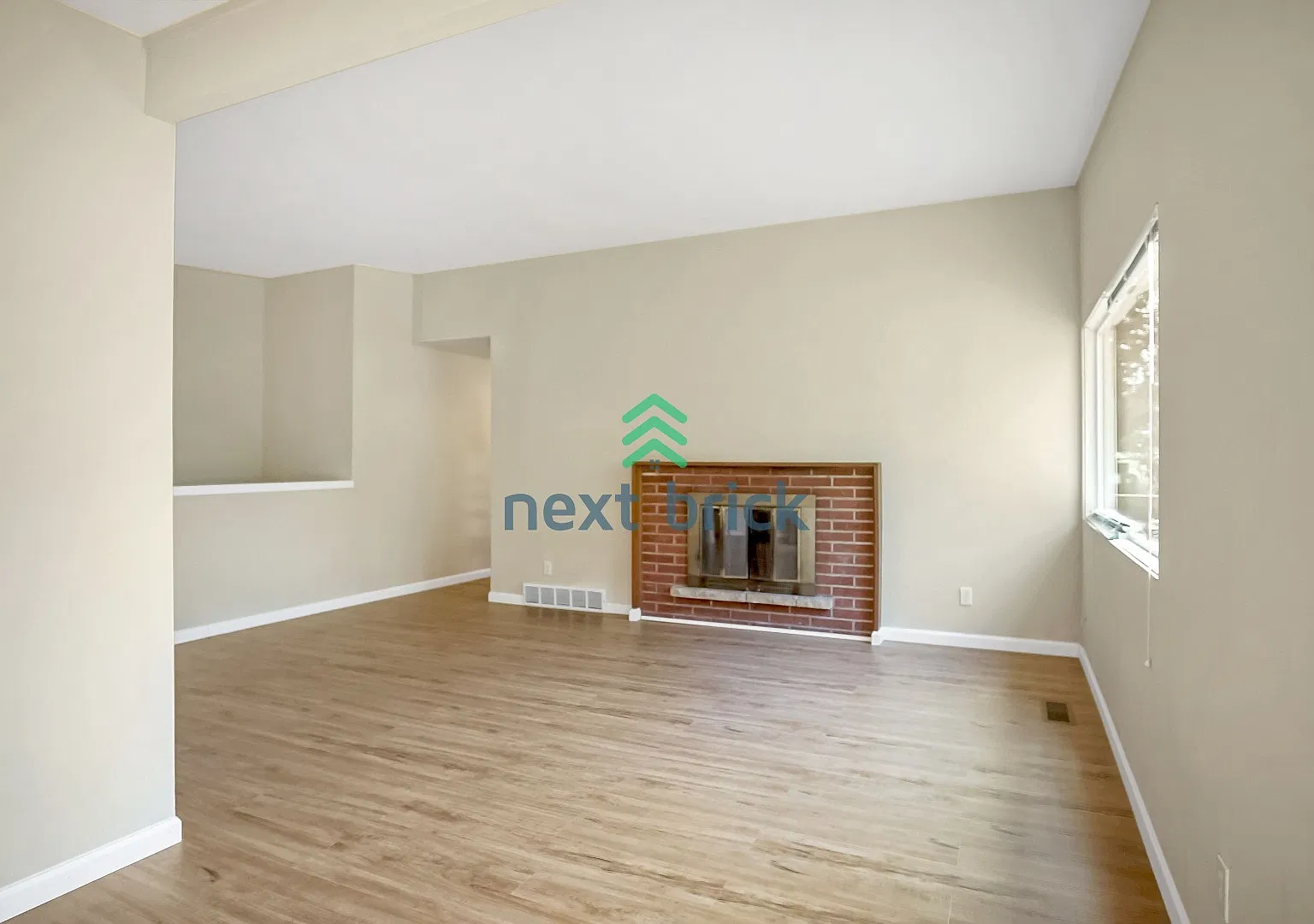 Charming 4 Bed 2 Bath Single Family for Rent in Bellevue! — Photo 4