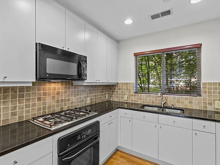 420 Queens Rd #7 — Photo 36