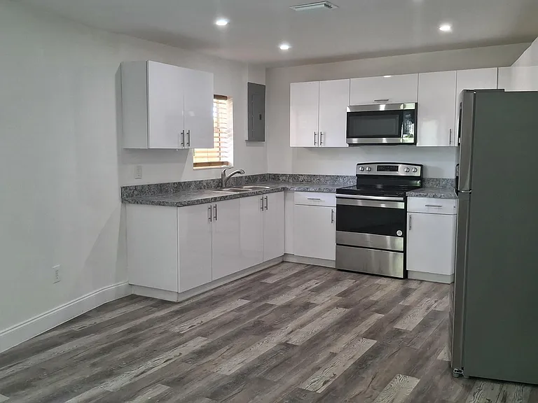 1097 Wilkinson Rd #B — Photo 6