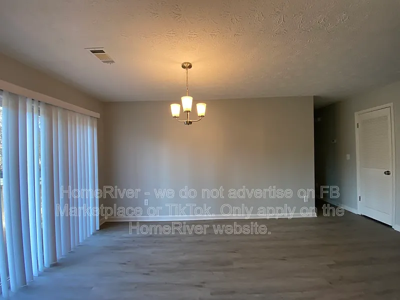 3 bed, 2.0 bath, 1452 sqft, $2,145 — Photo 4