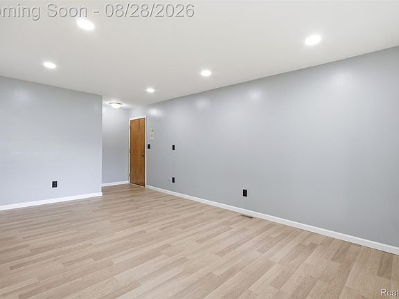 2nd image of 29622 Hoover Rd