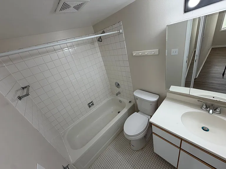 1112 Westover Ln #1B — Photo 10