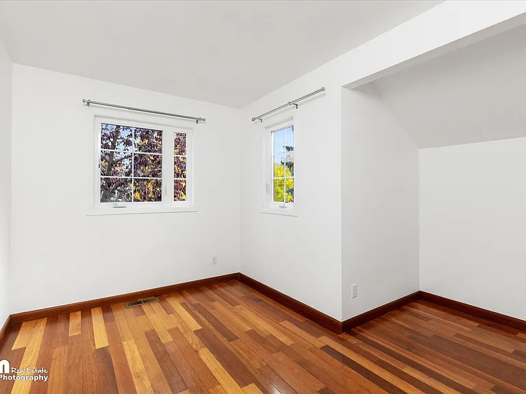 1831 Commodore Dr — Photo 12