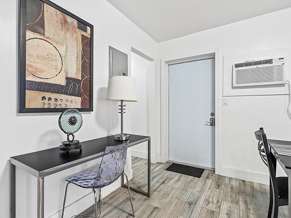 5th image of 905 NE 18th Ave APT 112
