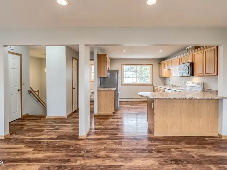 2531 E Avenue A — Photo 10