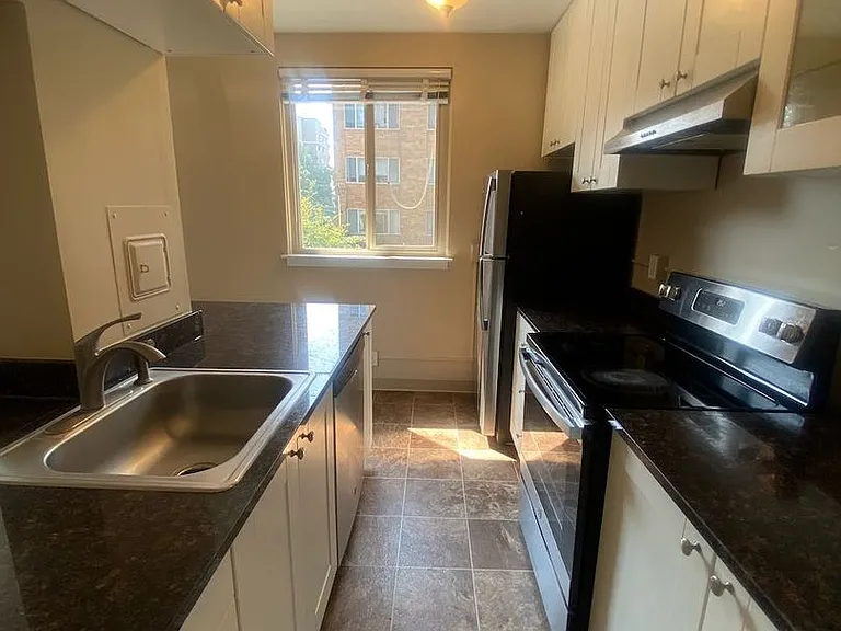 700 E Mercer — Photo 14