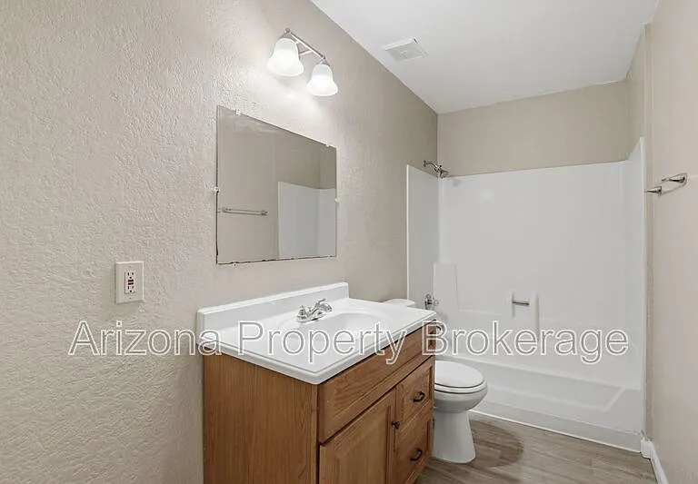 607 W Rio Salado Pkwy #205 — Photo 4