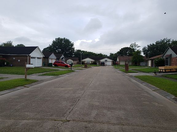 4th image of 2912 Essex Ave