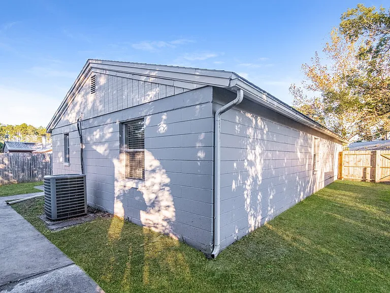 8244 Yolanda Ct — Photo 25