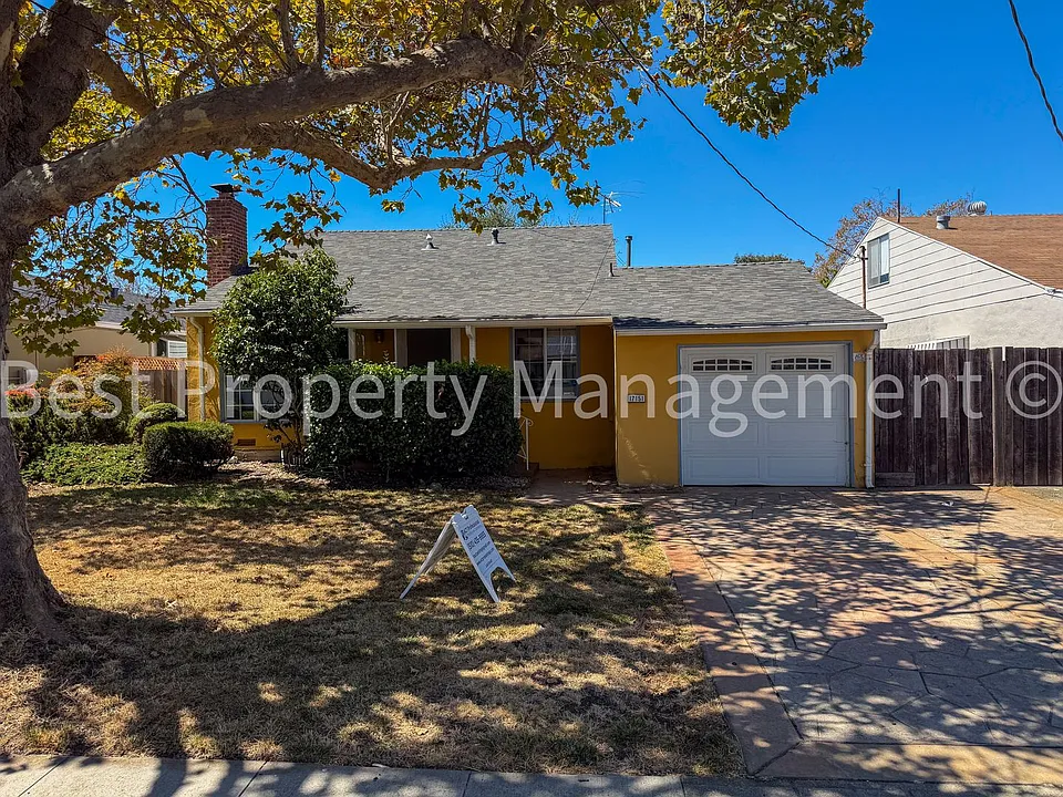 17151 Via Flores