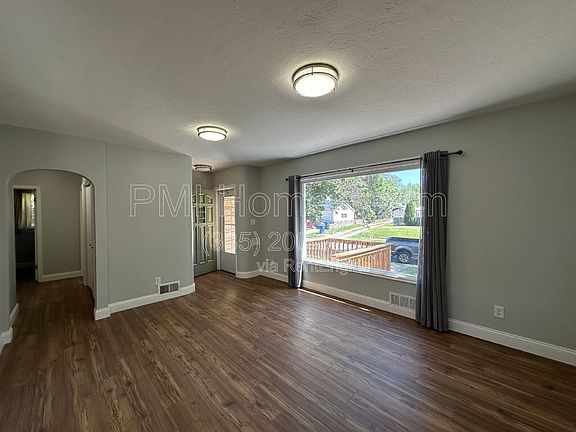 5th image of 33 E Sylvia Dr