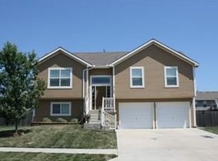 12100 White Oak St, Peculiar, MO 64078