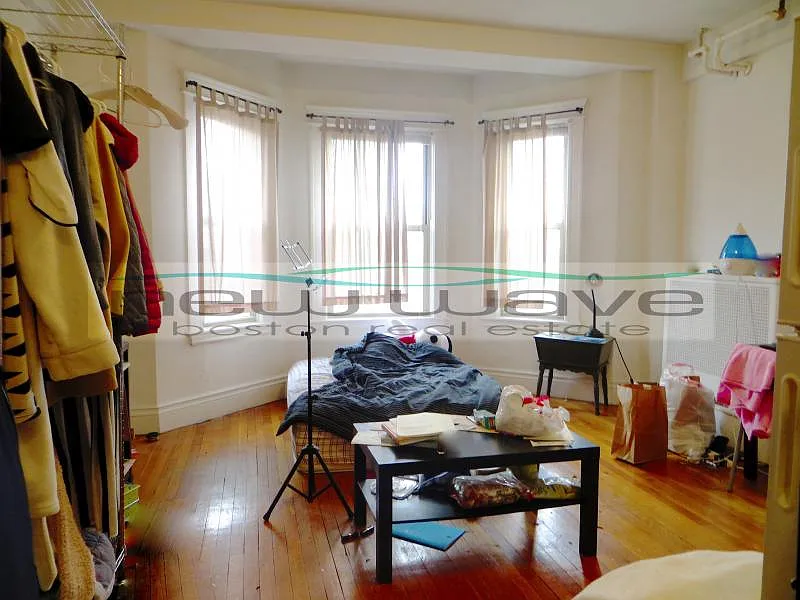 Studio, 400 sqft, $2,400 — Photo 1