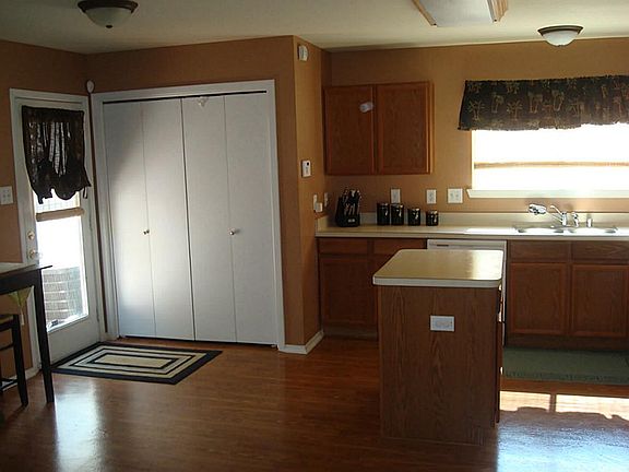 4th image of 11955 Chanteloup Dr