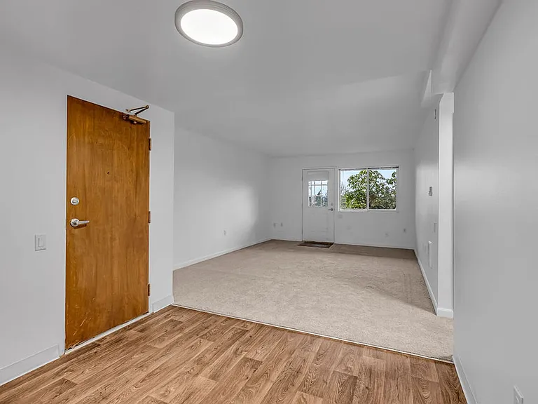 Kingcity Apartments — Photo 47
