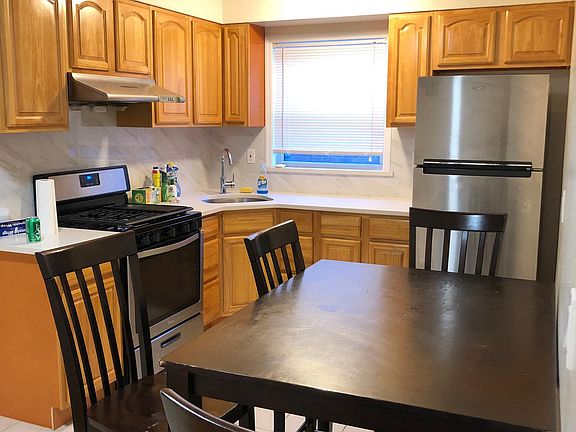 5th image of 590 Targee St