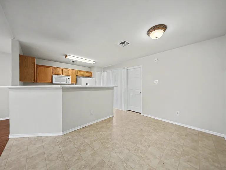 1404 Fox Creek Dr — Photo 6