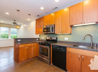 1045 W Grace St, Chicago, IL 60613