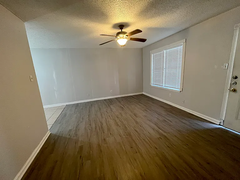 327 Sunrise Ave #7 — Photo 4