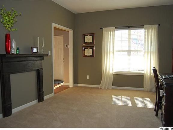 3rd image of 2001 White Cedar Ln