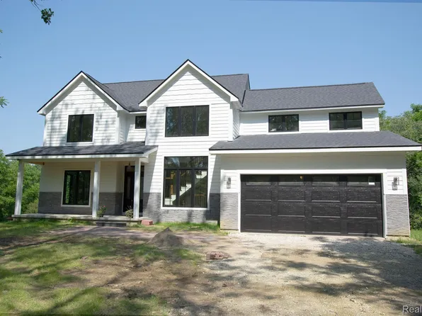 2605 N Hughes Rd, Howell, MI 48855
