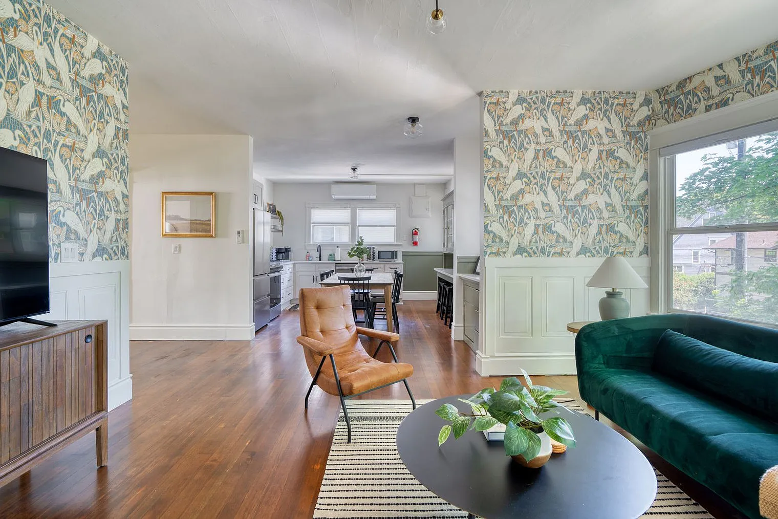 3 bed, 1.0 bath, 1420 sqft, $5,755 — Photo 4