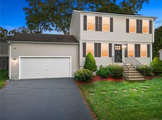 33 Laura Cir, Cranston, RI 02920