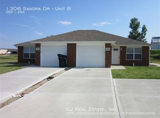 1306 Sandra Ave APT B, Warrensburg, MO 64093