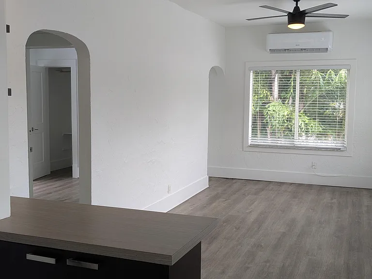 21 SE 11th Ave #1-4 — Photo 2