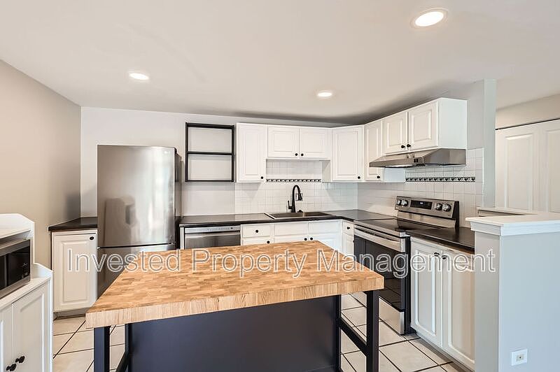 1st image of 701 N Pearl St APT 407