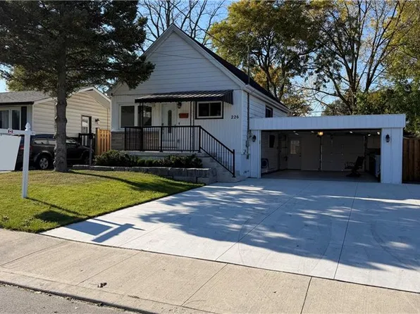 226 W 18th St, Hamilton, ON L9C 4G9