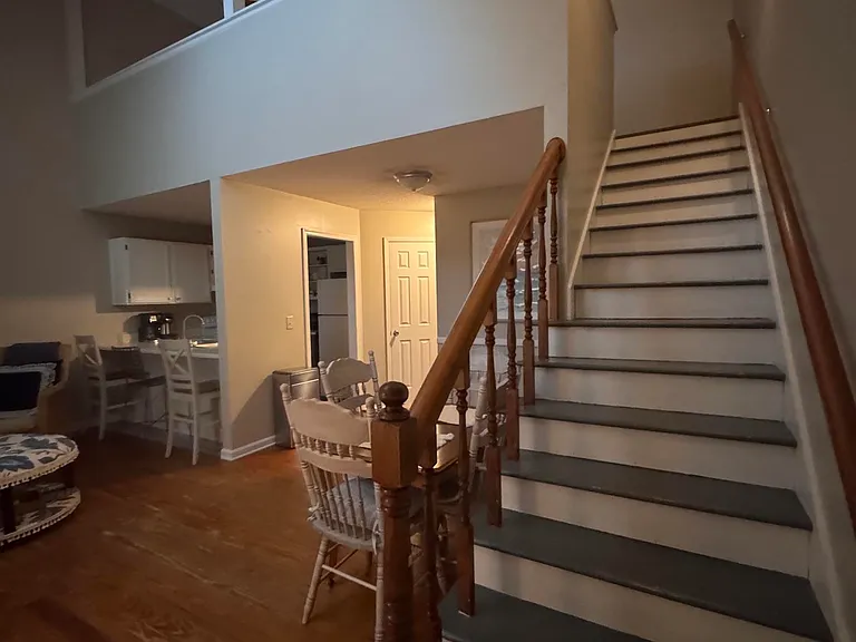 641 College St — Photo 7