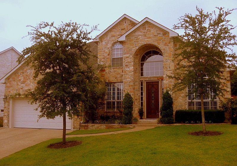 Established landscaping, cul-de-sac street, close to parks and school.