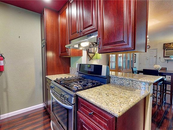5th image of 22030 Calvert St APT 3