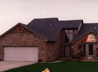28832 Wales Ct, New Baltimore, MI 48047