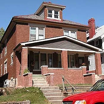 4 Bedroom North Campus Newly Remodeled House with 2 Decks and Patio — Photo 4