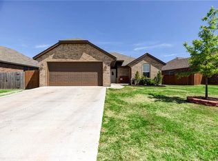 853 SW 10th St, Moore, OK 73160